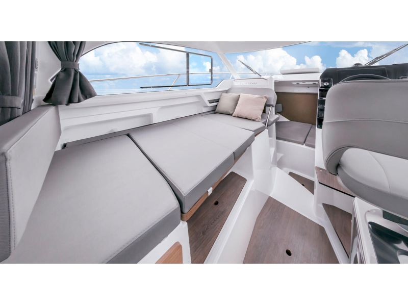 BENETEAU Antares 8 Fishing